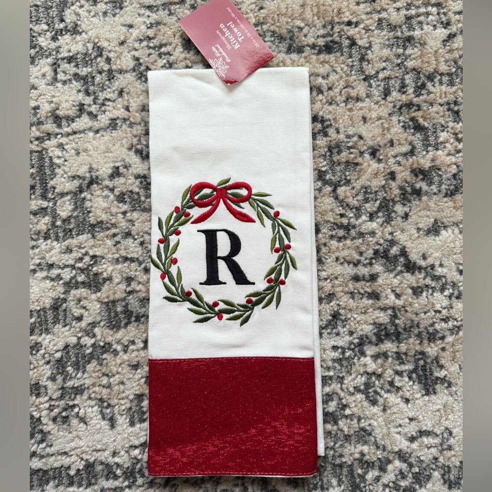 WONDERLAND Festive Wreath Monogram Towel
